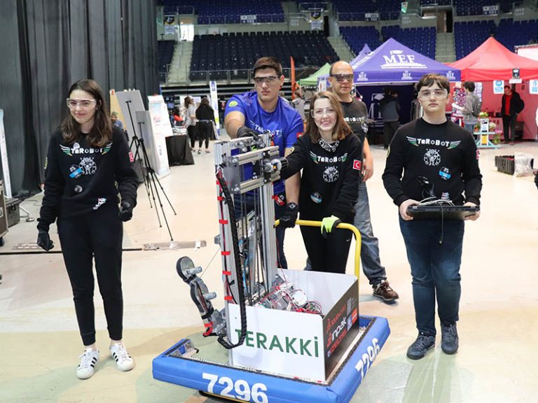 Terakkililer FIRST Robotik Yarışması’nda (FRC) Çeyrek Finalde Yarıştı