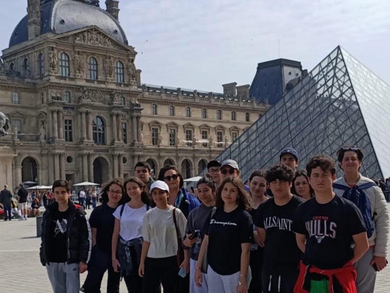 Öğrencilerimizin Paris Gezisi