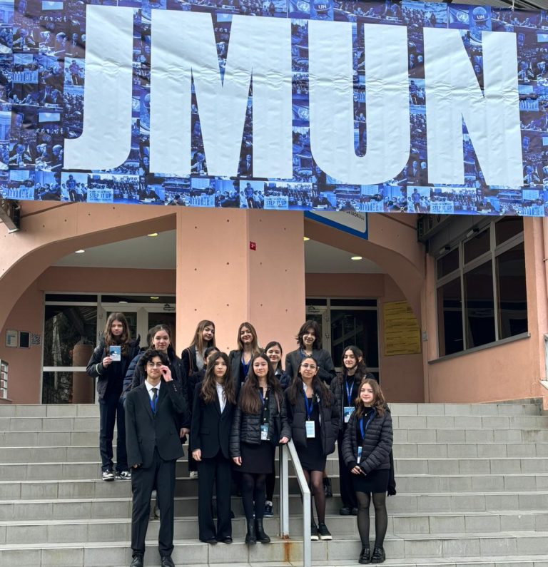 Ortaokul JMUN Kulübü Öğrencilerimiz, Hisar JMUN Konferansı’na Katıldı